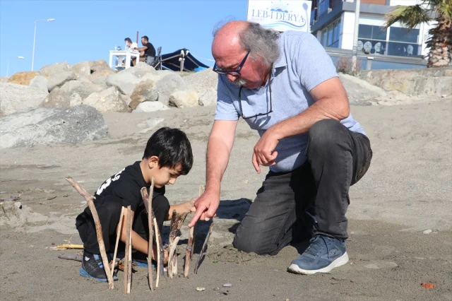 Zonguldak'ta Emekli Öğretmen Tarihin İzlerini Hediyelik Eşyalara Dönüştürüyor