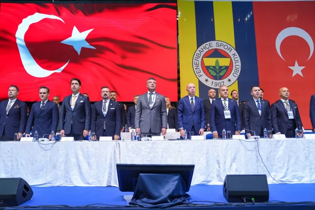 Fenerbahçe'nin Borç Krizi Gölgede Ne Kadar Sürecek?