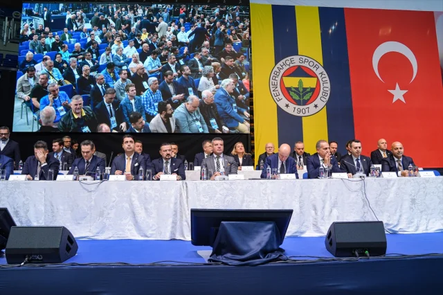 Fenerbahçe'nin Borç Krizi Gölgede Ne Kadar Sürecek?