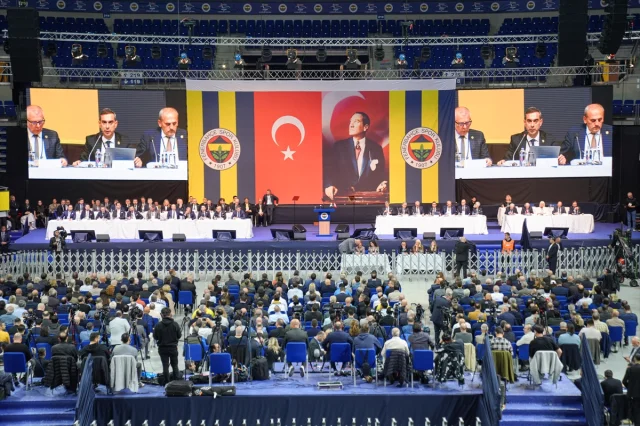 Fenerbahçe'nin Borç Krizi Gölgede Ne Kadar Sürecek?
