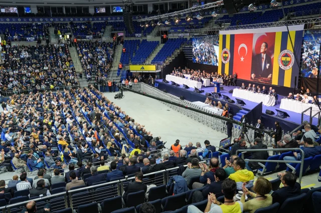 Fenerbahçe'nin Borç Krizi Gölgede Ne Kadar Sürecek?