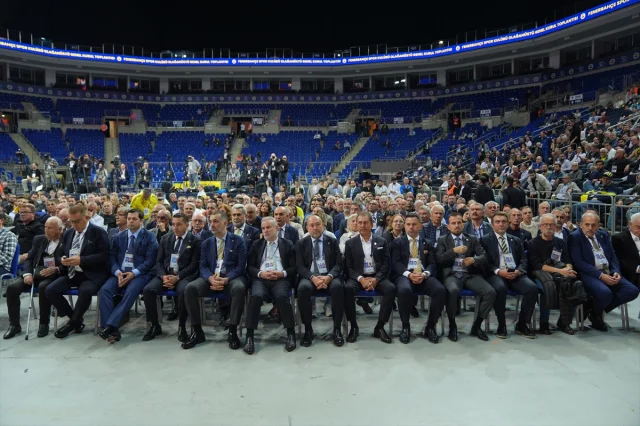 Fenerbahçe'nin Borç Krizi Gölgede Ne Kadar Sürecek?