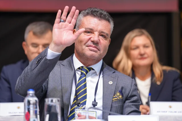 Fenerbahçe'nin Borç Krizi Gölgede Ne Kadar Sürecek?