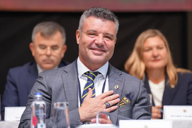 Fenerbahçe'nin Borç Krizi Gölgede Ne Kadar Sürecek?