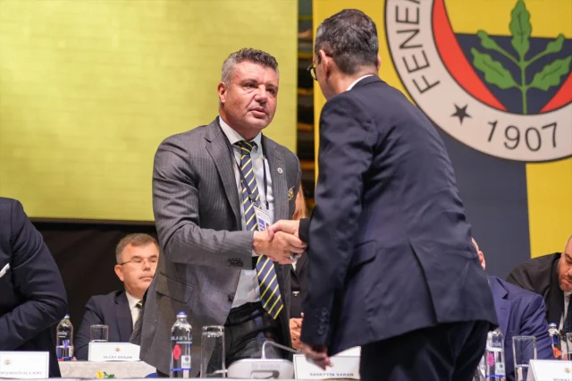 Fenerbahçe'nin Borç Krizi Gölgede Ne Kadar Sürecek?