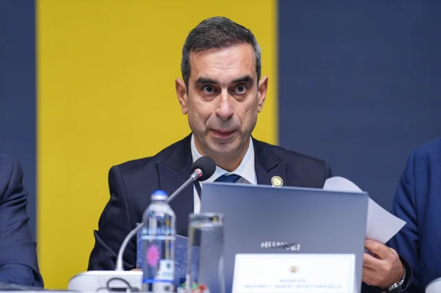 Fenerbahçe'nin Borç Krizi Gölgede Ne Kadar Sürecek?