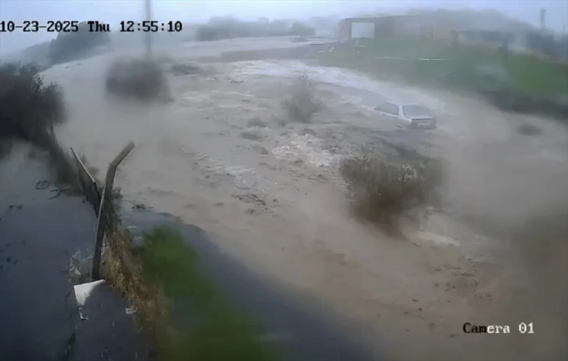 Foça'da Can Pazarını Kameralar Kaydetti: Bülent Kaptanoğlu'nun Sel Anı