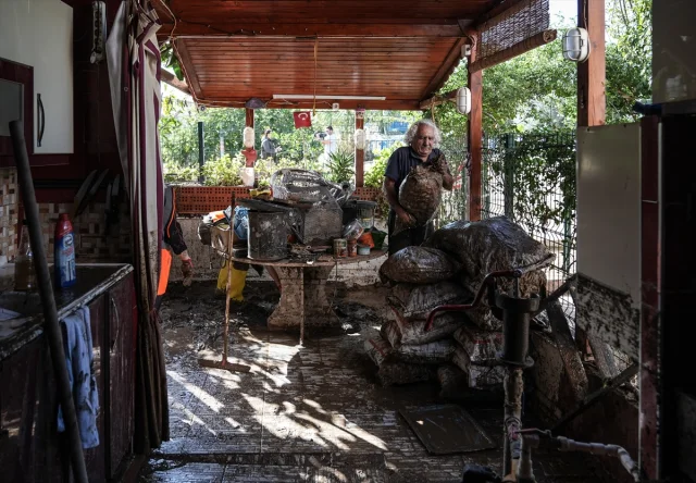 Foça'da sel felaketi sonrası yaralar nasıl sarılıyor?