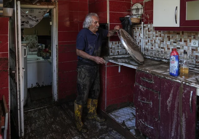 Foça'da sel felaketi sonrası yaralar nasıl sarılıyor?