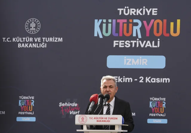 İzmir'de Kültür Şöleni Başladı: Sanatseverler Bu Etkinliği Kaçırmayın