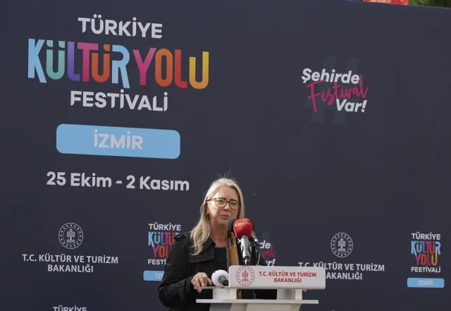 İzmir'de Kültür Şöleni Başladı: Sanatseverler Bu Etkinliği Kaçırmayın