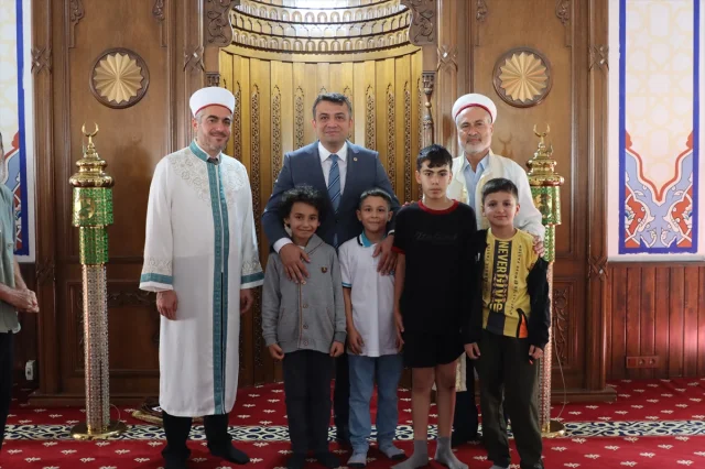 Hatay'da 49 Yıllık İmam Ali Tekeci'ye Duygusal Veda