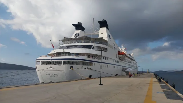 Bodrum'a Yanaşan "Star Legend" Kruvaziyeri ile 271 Turist Ge...