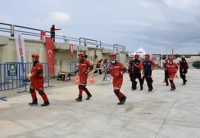 Samsun'da Gerçekçi Deprem Tatbikatı Nefes Kesti