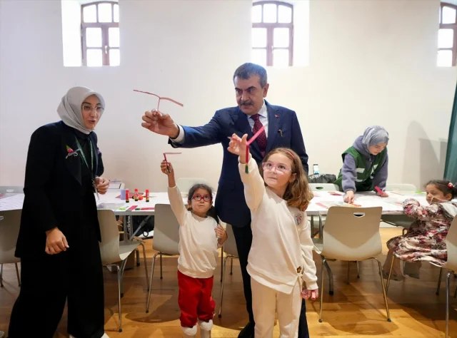 Bakan Yusuf Tekin'den Eğitimde Teknoloji ve Bilimsel Gelişim Vurgusu