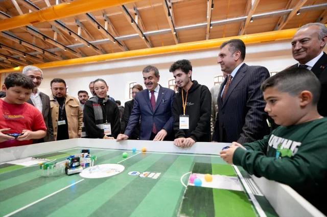 Bakan Yusuf Tekin'den Eğitimde Teknoloji ve Bilimsel Gelişim Vurgusu