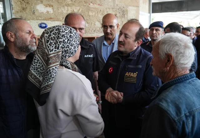 İzmir Foça'da Selin Acı Bırakışı: Kaptanoğlu'nun Cenazesi Son Yolculuğuna Uğurlandı