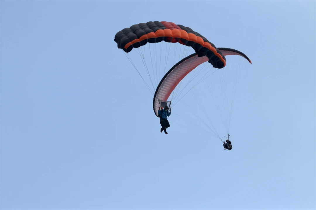 Fethiye'de Gökyüzü Adrenalinle Dolu: Ölüdeniz Hava Oyunları Heyecanı