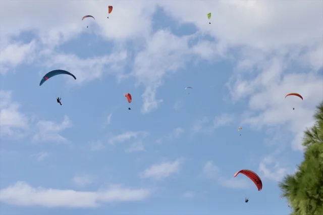 Fethiye'de Gökyüzü Adrenalinle Dolu: Ölüdeniz Hava Oyunları Heyecanı