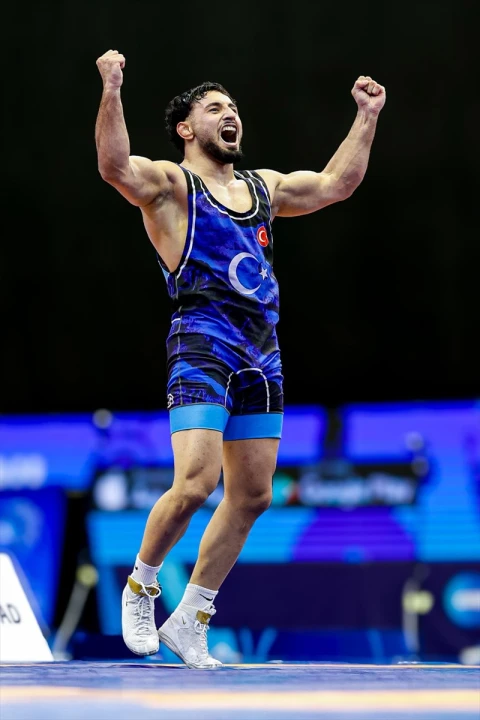 Muhammed Halit Özmuş Dünya 23 Yaş Altı Güreş Şampiyonası'nda Türkiye'ye Gümüş Madalya Kazandırdı