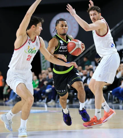 Basketbol Süper Ligi'nde Heyecan: Glint Manisa Evinde Zafer Kazandı