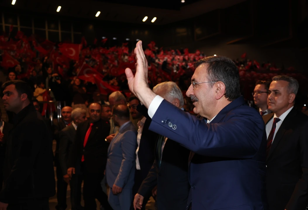 Cevdet Yılmaz Ekonomi ve Enflasyon Mücadelesini İstanbul'da Anlattı