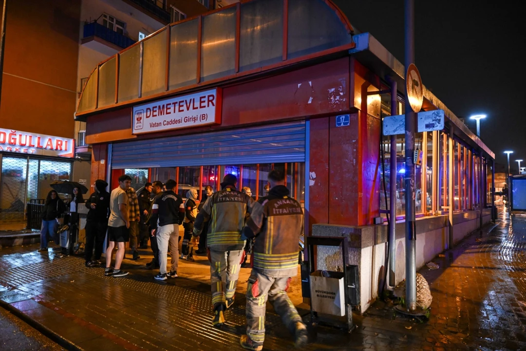 Başkentte Metro İstasyonunda Yükselen Duman Panik Yarattı