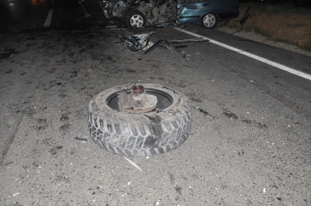 İzmir'de Korkutan Çarpışma: 6 Kişi Hastanelik Oldu