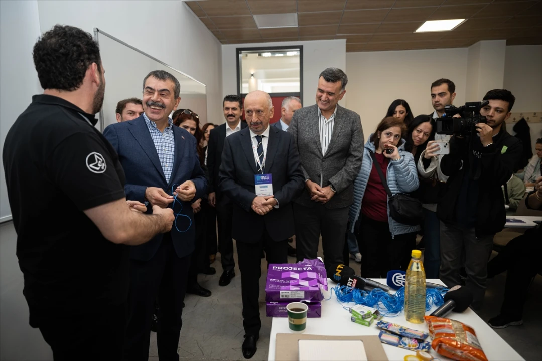 Bakan Tekin'den ODTÜ'deki Zeka Kongresi'ne İlham Verici Ziyaret