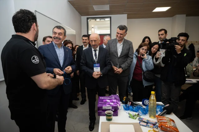 Bakan Tekin'den ODTÜ'deki Zeka Kongresi'ne İlham Verici Ziyaret