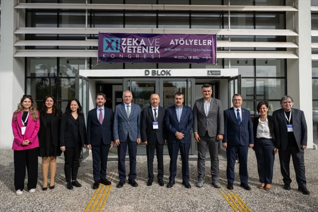 Bakan Tekin'den ODTÜ'deki Zeka Kongresi'ne İlham Verici Ziyaret