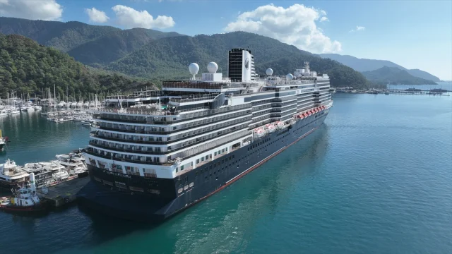 MS Nieuw Statendam Kruvaziyeri Marmaris'te Turist Akınına Sebep Oldu
