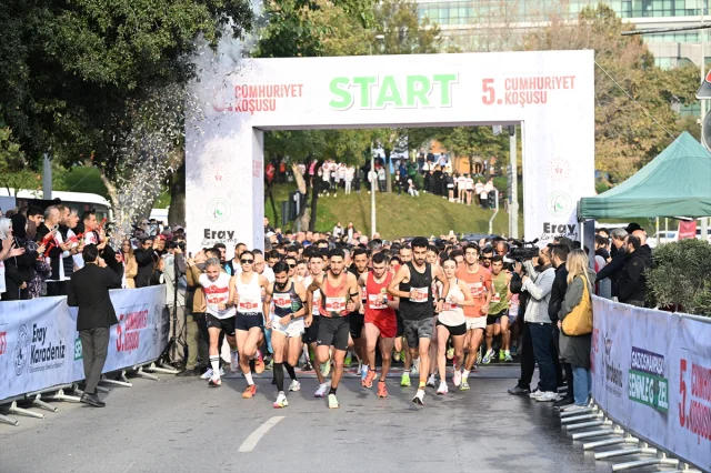 Gaziosmanpaşa'da Koşu Heyecanı Cumhuriyet Bayramı Arifesinde...