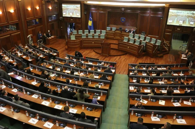 Kosova'nın Geleceği Tehdit Altında Albin Kurti Güvenoyu Alamadı