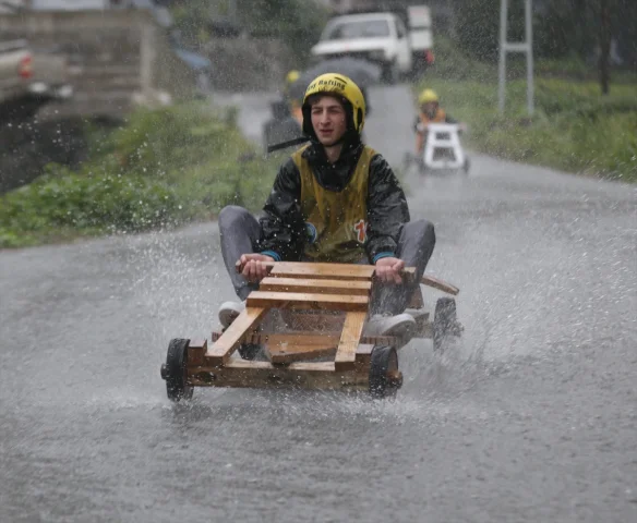 Rize'de Geleneksel "Laz Ralli" Heyecanı Tahta Arabalarla Yaşandı
