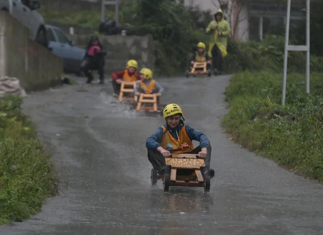 Rize'de Geleneksel "Laz Ralli" Heyecanı Tahta Arabalarla Yaşandı
