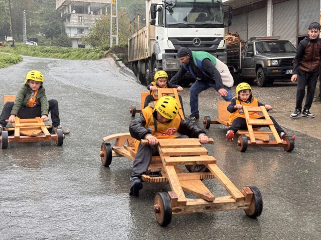 Rize'de Geleneksel "Laz Ralli" Heyecanı Tahta Arabalarla Yaşandı