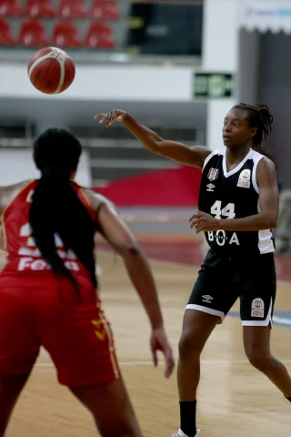 Beşiktaş Kadın Basketbolu Kayseri'de Fark Attı