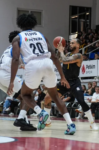Türkiye Sigorta Basketbol Süper Ligi'nde Aliağa Petkimspor'un Nefes Kesen Zaferi