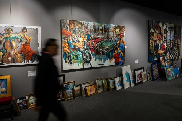 Sanat Tutkunları Müzayedeye Yoğun İlgi Gösterdi