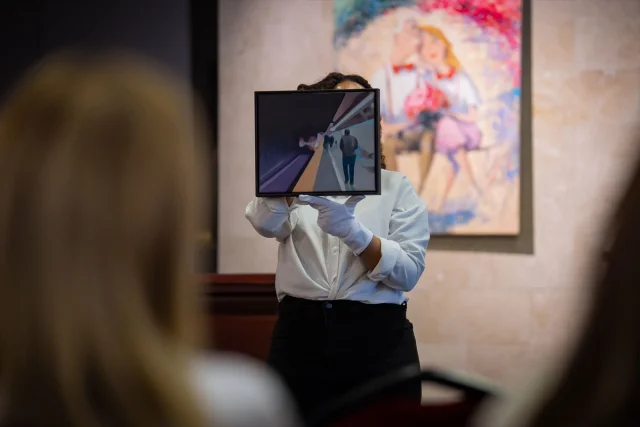 Sanat Tutkunları Müzayedeye Yoğun İlgi Gösterdi