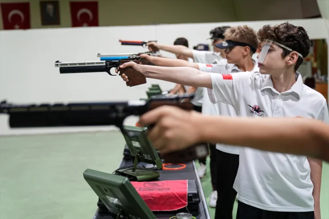 İzmir'de Genç Atıcılar Olimpiyat Yolu Peşinde