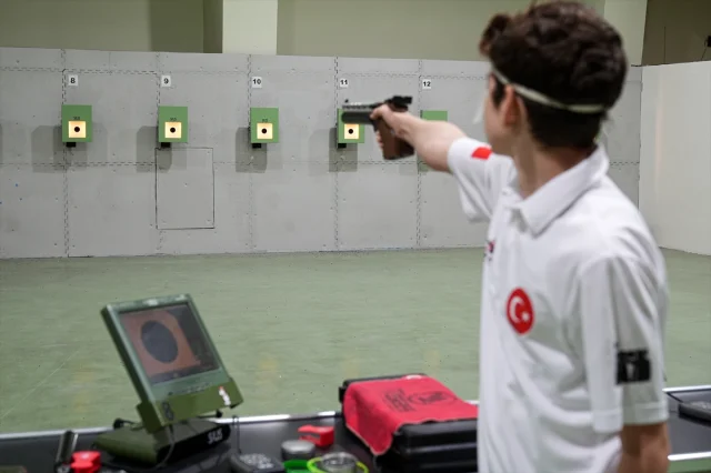 İzmir'de Genç Atıcılar Olimpiyat Yolu Peşinde
