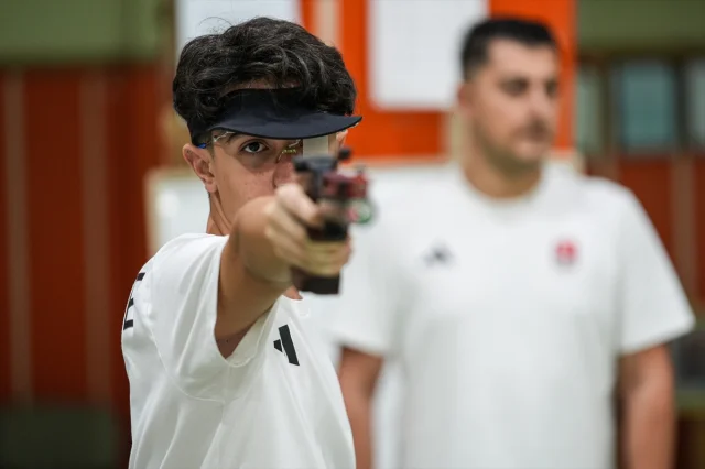İzmir'de Genç Atıcılar Olimpiyat Yolu Peşinde