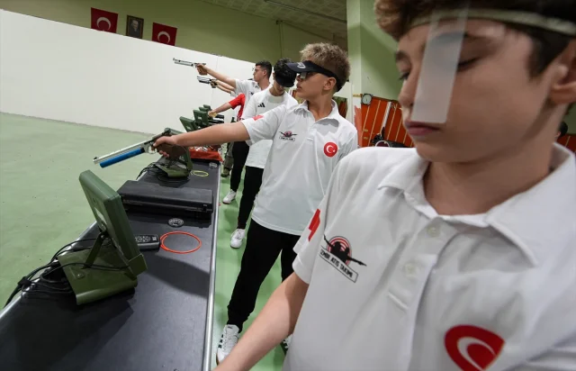 İzmir'de Genç Atıcılar Olimpiyat Yolu Peşinde