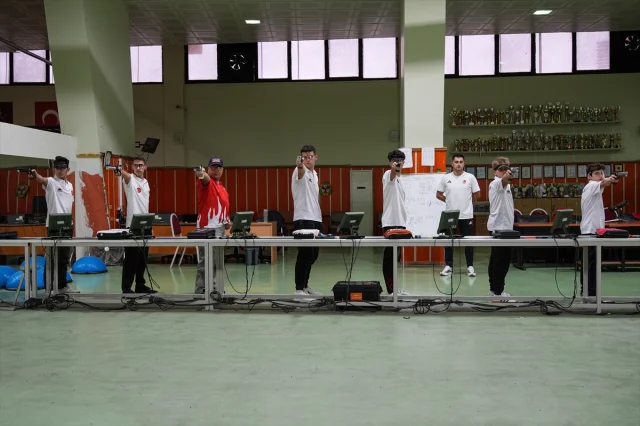İzmir'de Genç Atıcılar Olimpiyat Yolu Peşinde