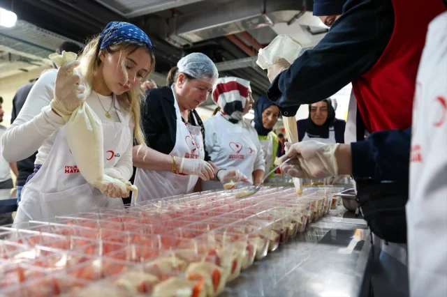İstanbul'da Depremzede Kadınlara Ünlü Şeflerden Gastronomi Desteği
