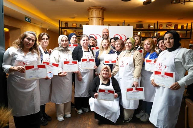 İstanbul'da Depremzede Kadınlara Ünlü Şeflerden Gastronomi Desteği
