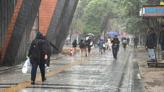 Kırklareli'nde Şiddetli Sağanak Hayatı Olumsuz Etkiliyor