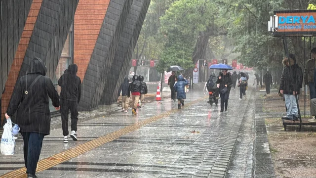 Kırklareli'nde Şiddetli Sağanak Hayatı Olumsuz Etkiliyor